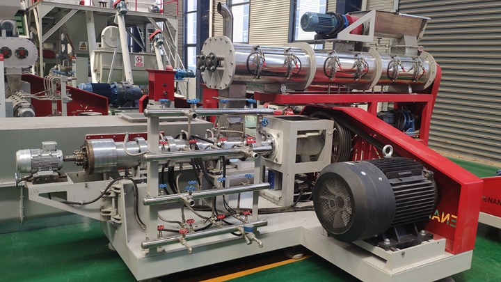 Tilapia fish feed extruders motor-type in Canada